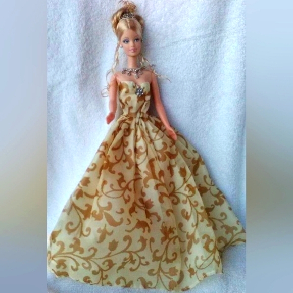 New OOAK Fashionable BARBIE DOLL with Updo Hairstyle Gown & Jewelry COLLECTABLE - Picture 2 of 2